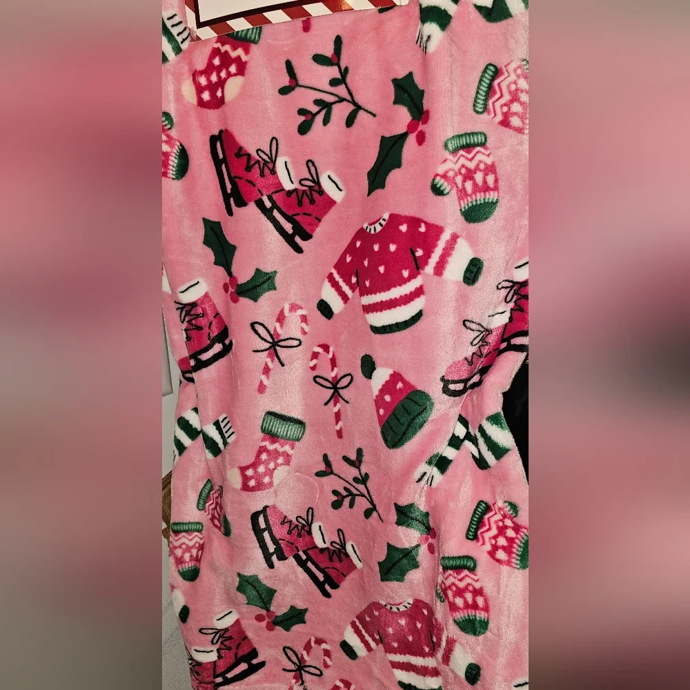 Mistle Toe and Holly Co. Blanket